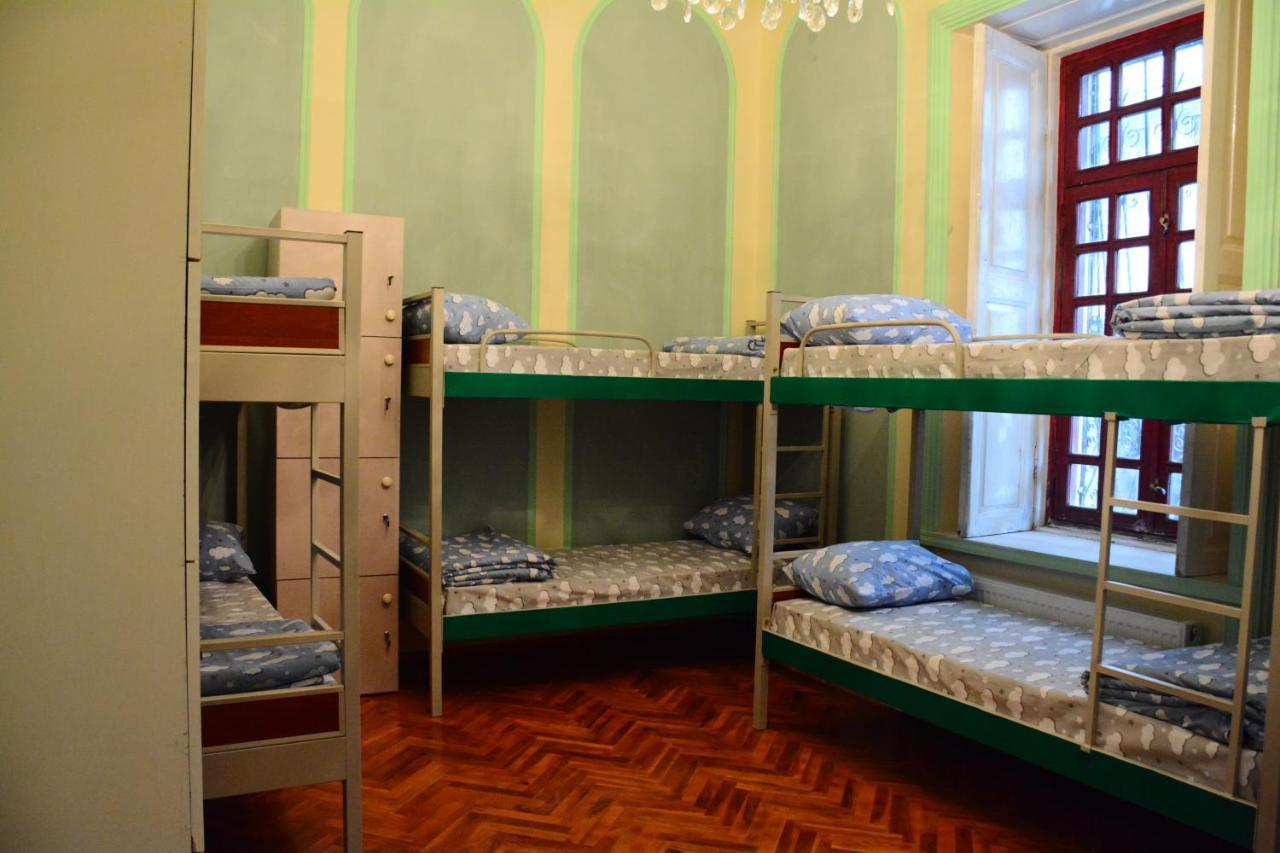 Flora Hostel Bakoe Buitenkant foto