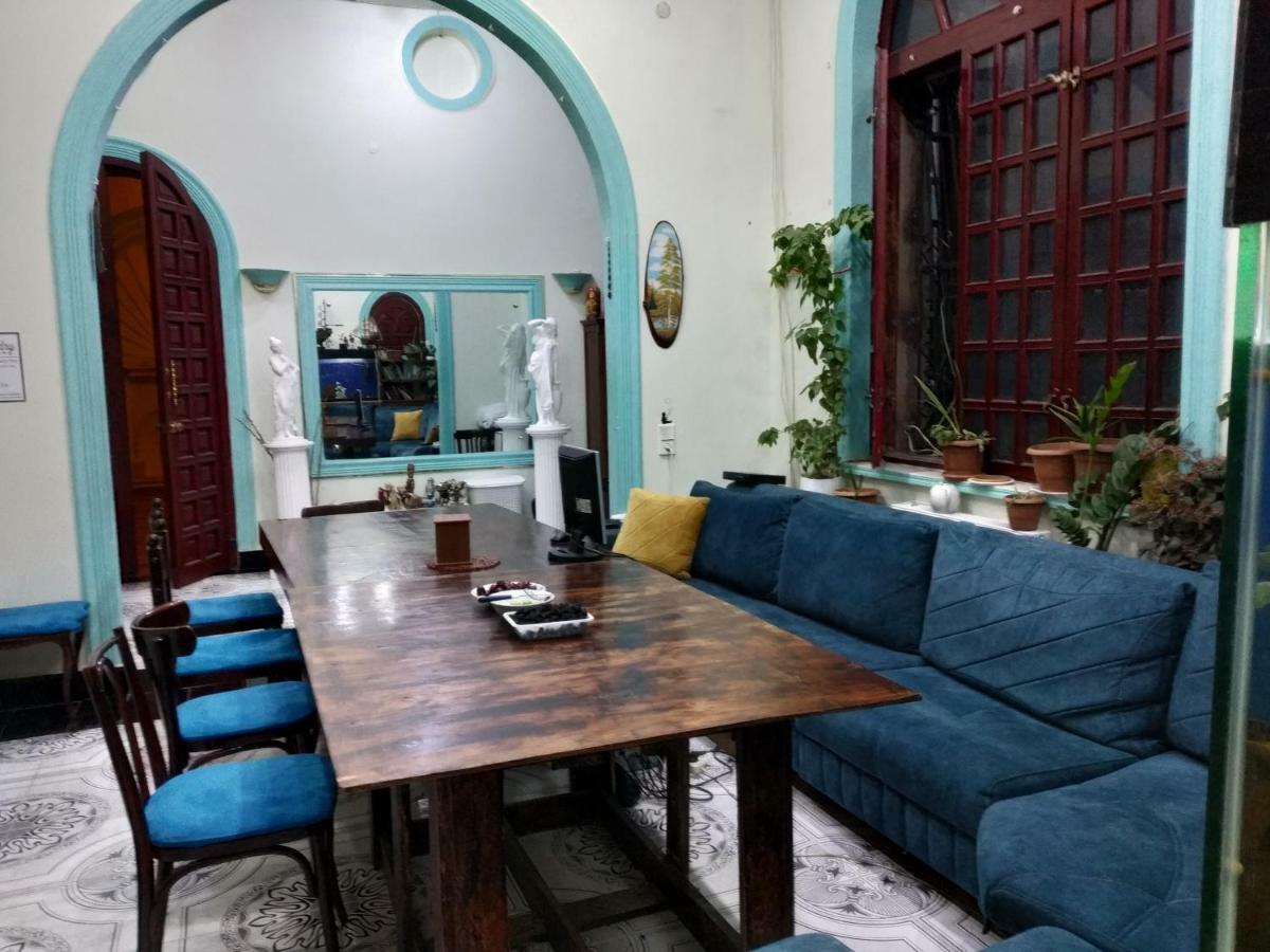Flora Hostel Bakoe Buitenkant foto